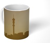 Mok - Een silhouet van verschillende hoogbouw in Johannesburg - 350 ML - Beker