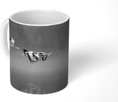 Mok - Indische ganzen zweven boven het water - zwart wit - 350 ML - Beker