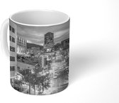 Mok - Het verlichte centrum van het Noord-Amerikaanse Tucson in de Verenigde Staten - zwart wit - 350 ML - Beker