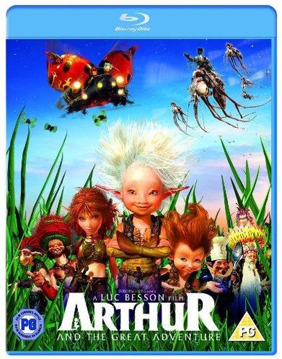 Blu-ray hoes van Arthur and the Great Adventure. Een groep kleine wezens met grote witte haren en elfachtige oren, met op de achtergrond een vliegende machine.