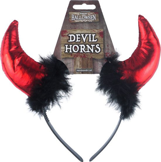 Rode, glimmende duivelshoorns versierd met zwart bont op een zwarte diadeem. "Devil Horns" staat op de verpakking.