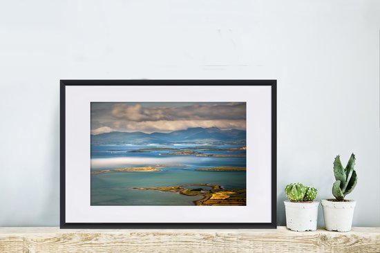 Photo encadrée - Vue sur Clew Bay en Irlande cadre photo noir avec passe partout blanc 40x60 60x40 cm - Affiche encadrée (Décoration murale salon / chambre)