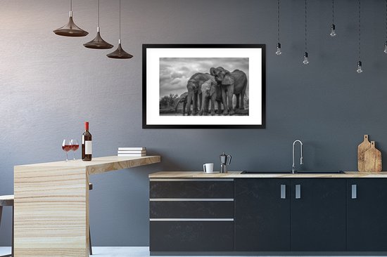 Fotolijst incl. Poster Zwart Wit- Olifant - Dieren - Water - Zwart wit - 90x60 cm - Posterlijst