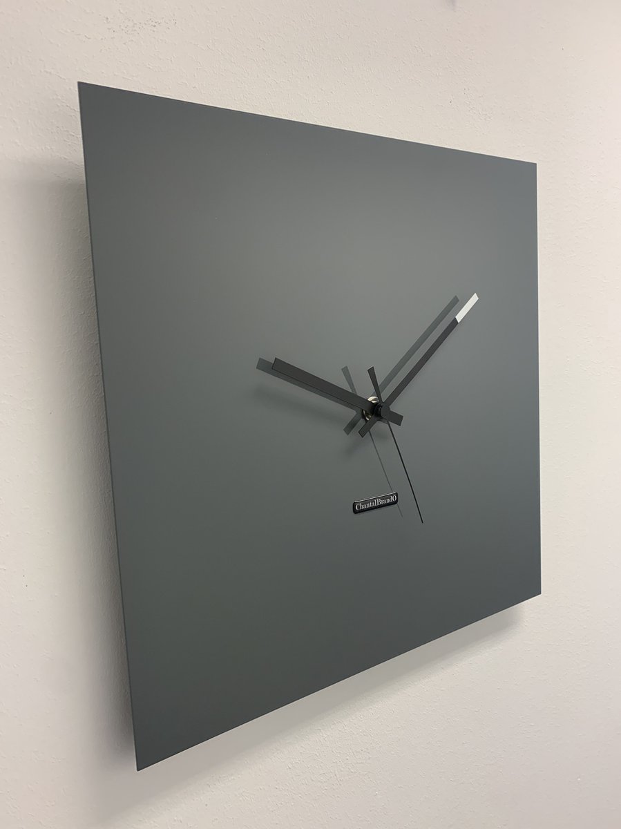 Wandklok CHANTALBRANDO -- TIME SQUARE 40 -- NARDO GREY -- MODERN DESIGN -- MADE IN HOLLAND - HOOGGLANS GRIJS