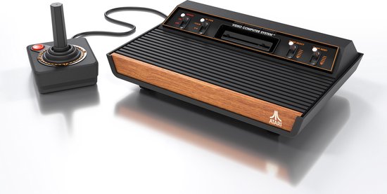 Foto: Atari 2600 video game system retro console