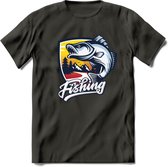 Fishing - Vissen T-Shirt | Grappig Verjaardag Vis Hobby Cadeau Shirt | Dames - Heren - Unisex | Tshirt Hengelsport Kleding Kado - Donker Grijs - 3XL