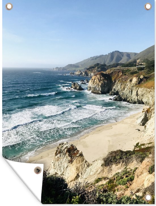 Tuinschilderij Klein strand bij de zee in Californië - 60x80 cm - Tuinposter - Tuindoek - Buitenposter