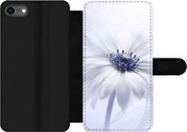 Bookcase Geschikt voor iPhone SE 2020 telefoonhoesje - Bloem - Abstract - Wit - Met vakjes - Wallet case met magneetsluiting