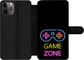 Bookcase Geschikt voor iPhone 11 Pro Max telefoonhoesje - Controller - Game - Neon - Zwart - Quotes - Game zone - Met vakjes - Wallet case met magneetsluiting