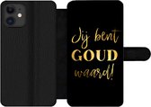 Bookcase Geschikt voor iPhone 12 Pro telefoonhoesje - Quotes - Spreuken - Jij bent goud waard - Met vakjes - Wallet case met magneetsluiting