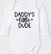 Baby Rompertje met tekst 'Daddy's little dude' |Lange mouw l | wit zwart | maat 50/56 | cadeau | Kraamcadeau | Kraamkado