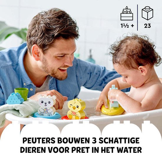 Een bad met LEGO Duplo drijvende dieren: een gele eend met watermeloen, een witte beer met ijsje en een groene nijlpaard met bal. Een blauwe wolk geeft water.