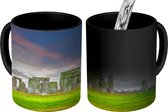 Magische Mok - Foto op Warmte Mok - Schemering en kleurrijke lucht bij Stonehenge - 350 ML - Uitdeelcadeautjes