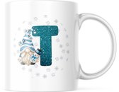 Kerst Mok met afbeelding: Snowman Gnome - Blauw - Letter T | Kerst Decoratie | Kerst Versiering | Grappige Cadeaus | Koffiemok | Koffiebeker | Theemok | Theebeker