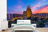 Behang - Fotobehang Zonsondergang achter de Sagrada Familia in Spanje - Breedte 450 cm x hoogte 300 cm