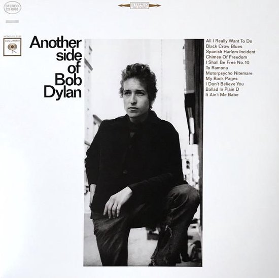 Albumhoes van "Another Side of Bob Dylan" met Bob Dylan zittend, gedrukt.