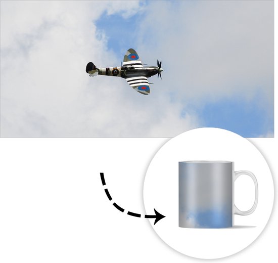 Mug - Mug à café - Avion Spitfire dans un ciel nuageux - Mugs - 350 ML - Tasse - Tasses à café - Tasse à thé - Décoration Sinterklaas - Cadeaux pour enfants - Chaussures cadeaux Sinterklaas