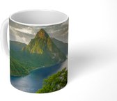 Mok - Uitzicht op een berglandschap bedekt met een tropisch regenwoud in Saint Lucia - 350 ML - Beker