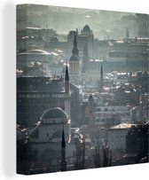 Canvas Schilderij Mist boven Sarajevo hoofdstad van Bosnië en Herzegovina - 90x90 cm - Wanddecoratie