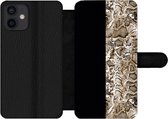 Bookcase Geschikt voor iPhone 12 Mini telefoonhoesje - Slang - Dierenprint - Bruin - Met vakjes - Wallet case met magneetsluiting