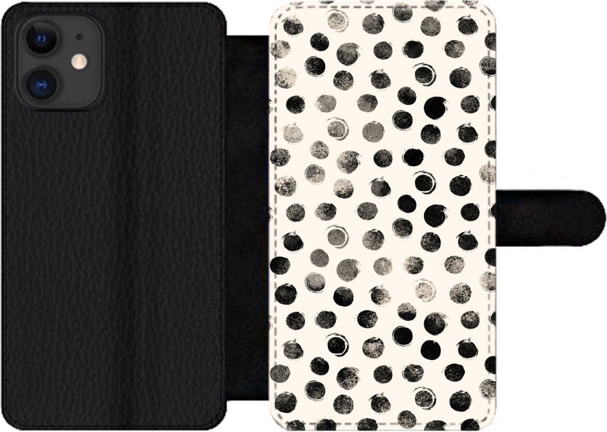 Telefoonhoesje Geschikt voor iPhone 11 telefoonhoesje - Stippen - Zwart - Wit - Met vakjes - Wallet case met magneetsluiting