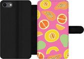 Bookcase Geschikt voor iPhone 8 telefoonhoesje - Fruit - Patronen - Roze - Met vakjes - Wallet case met magneetsluiting