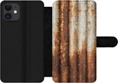 Bookcase Geschikt voor iPhone 11 telefoonhoesje - Roest print - Golfplaten - IJzer - Met vakjes - Wallet case met magneetsluiting