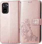 Mobigear Telefoonhoesje geschikt voor Xiaomi Redmi Note 10 4G Hoesje | Mobigear Clover Bookcase Portemonnee | Pasjeshouder voor 3 Pasjes | Telefoonhoesje voor Pinpas / OV Kaart / Rijbewijs - Roségoud