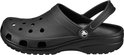 Sabot Crocs noir avec bride au talon, perforations sur le bout et une semelle texturée.