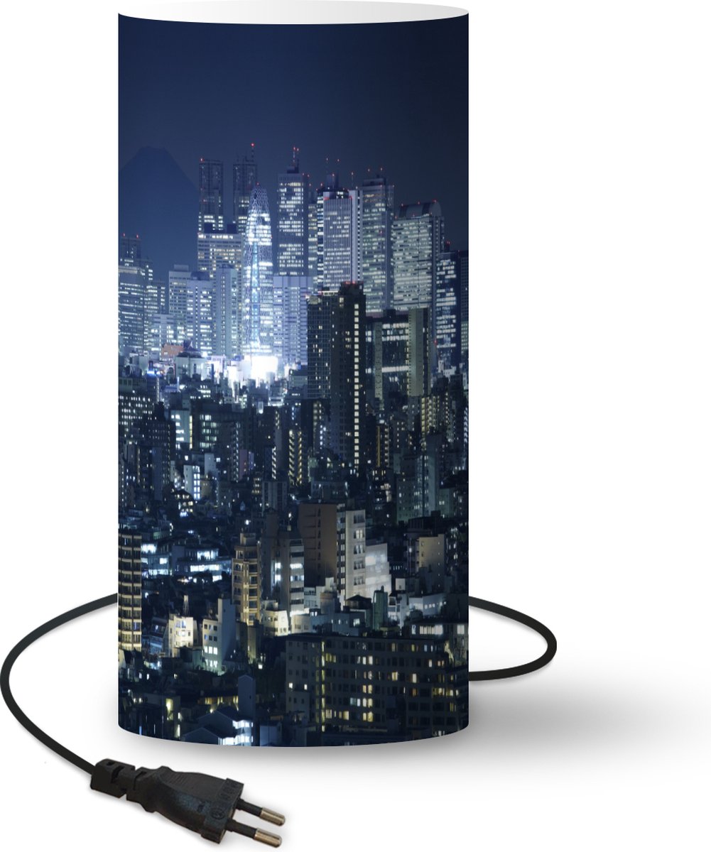 Lamp - Nachtlampje - Tafellamp slaapkamer - Wolkenkrabbers bij nacht - 33 cm hoog - Ø15.9 cm - Inclusief LED lamp