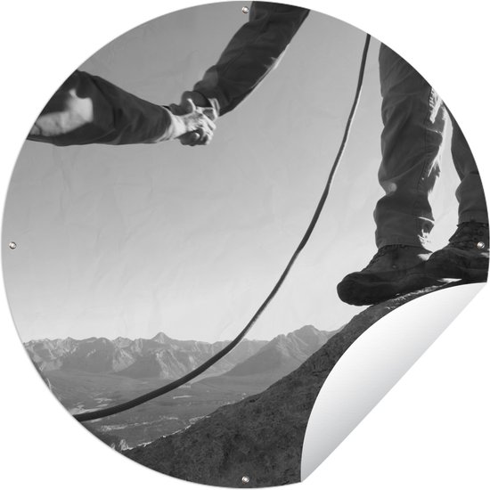 Tuincirkel Bergbeklimmers helpen elkaar - zwart wit - 120x120 cm - Ronde Tuinposter - Buiten XXL / Groot formaat!