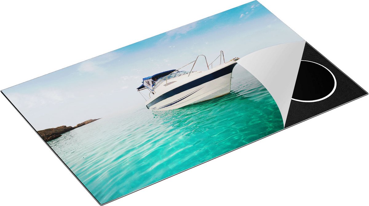 Chefcare Inductie Beschermer Motorboot aan het Strand met Blauw Water - 85x55 cm - Afdekplaat Inductie - Kookplaat Beschermer - Inductie Mat