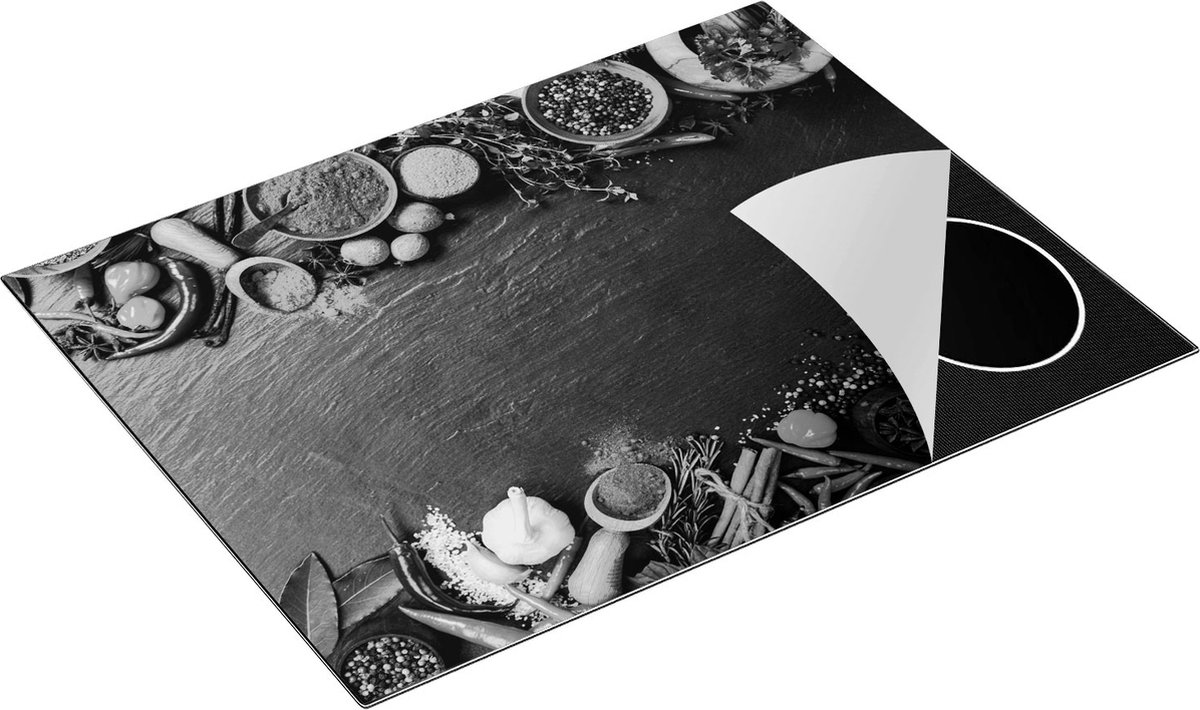 Chefcare Inductie Beschermer Verschillende Kruiden op een Zwarte Tafel - Zwart Wit - 77x59 cm - Afdekplaat Inductie - Kookplaat Beschermer - Inductie Mat