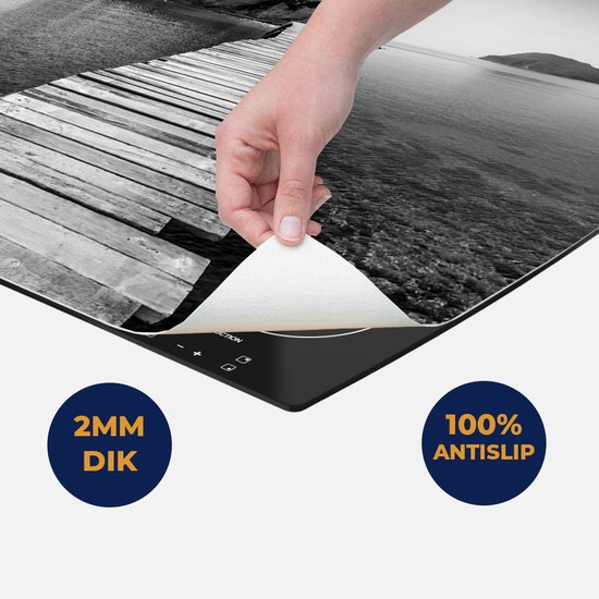 Chefcare Inductie Beschermer Pad op het Water naar een Grieks Eiland - Zwart Wit - 70x52 cm - Afdekplaat Inductie - Kookplaat Beschermer - Inductie Mat