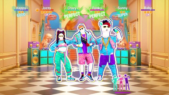Drie dansers in een felgekleurde kamer. De linker danser draagt een turquoise outfit. De middelste draagt een jack en korte broek. De rechter danser draagt een wit lamas-kostuum.