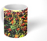 Mok - De kleurrijke Hedera bladeren op een muur - 350 ML - Beker - Uitdeelcadeautjes