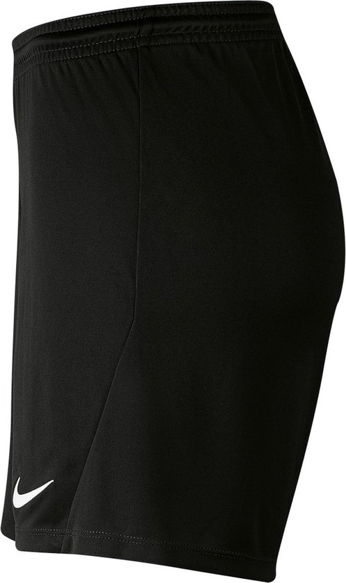 Zwarte Nike voetbalbroek met wit Nike logo op de linker broekspijp.