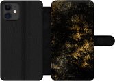 Bookcase Geschikt voor iPhone 12 Pro Max telefoonhoesje - Goud - Luxe - Verf - Met vakjes - Wallet case met magneetsluiting