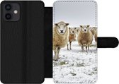 Bookcase Geschikt voor iPhone 12 telefoonhoesje - Schapen - Wol - Sneeuw - Met vakjes - Wallet case met magneetsluiting