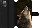 Bookcase Geschikt voor iPhone 11 Pro telefoonhoesje - Wolf - Grijs - Dieren - Met vakjes - Wallet case met magneetsluiting
