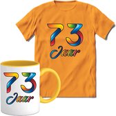 73 Jaar Vrolijke Verjaadag T-shirt met mok giftset Geel | Verjaardag cadeau pakket set | Grappig feest shirt Heren – Dames – Unisex kleding | Koffie en thee mok | Maat M