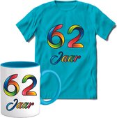 62 Jaar Vrolijke Verjaadag T-shirt met mok giftset Blauw | Verjaardag cadeau pakket set | Grappig feest shirt Heren – Dames – Unisex kleding | Koffie en thee mok | Maat M