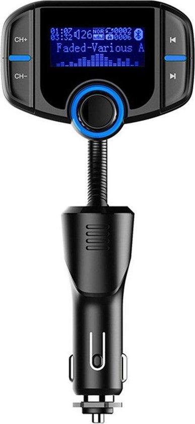 Zwarte FM-zender met een flexibele nek, aangesloten op de sigarettenaansteker, met een digitaal scherm en blauwe verlichting rond de knop.