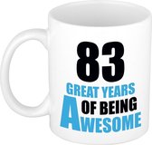 83 great years of being awesome cadeau mok / beker wit en blauw