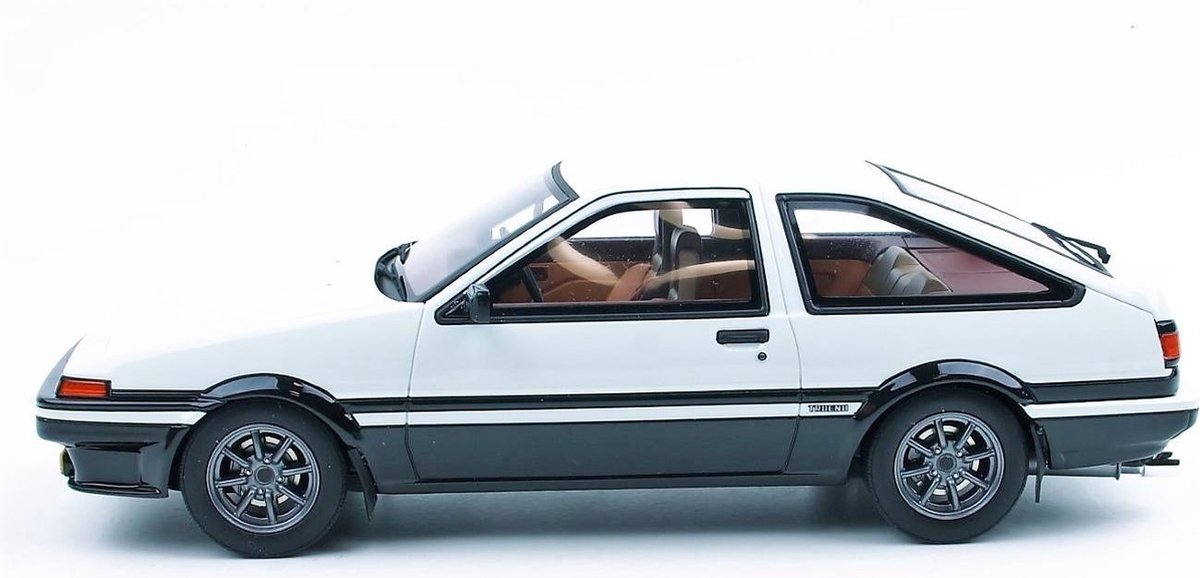 Kyosho Toyota Initial D Sprinter AE86 Trueno White 1:18 avec figurine Takumi Fujiwara