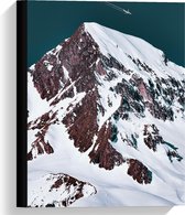 Canvas  - Wit Ondergesneeuwde Berg - 30x40cm Foto op Canvas Schilderij (Wanddecoratie op Canvas)