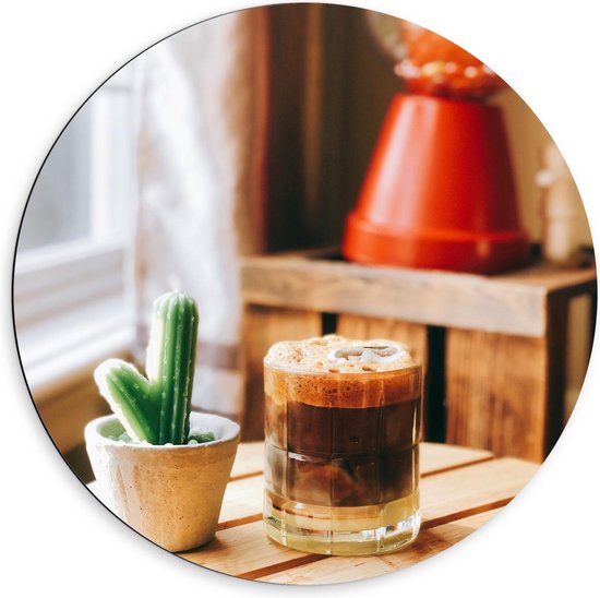 Dibond Wandcirkel - Drankje + Cactus op Tafel - 60x60cm Foto op Aluminium Wandcirkel (met ophangsysteem) Dibond Wandcirkel - Drankje + Cactus op Tafel - 60x60cm Foto op Aluminium Wandcirkel (met ophangsysteem)