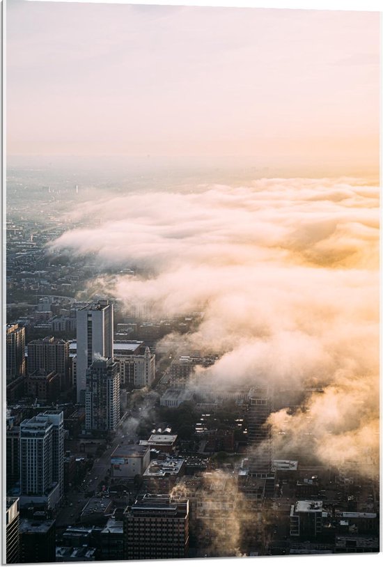 Acrylglas - Laag Hangende Wolken boven Stad - 60x90cm Foto op Acrylglas (Wanddecoratie op Acrylglas)