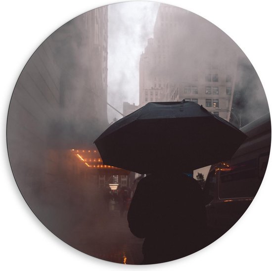 Dibond Wandcirkel - Zwarte Paraplu door Mist - Foto op Aluminium Wandcirkel (met ophangsysteem)