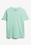 T-shirt Superdry vert menthe à manches courtes, col rond et petit logo rouge, blanc et bleu sur la manche gauche.